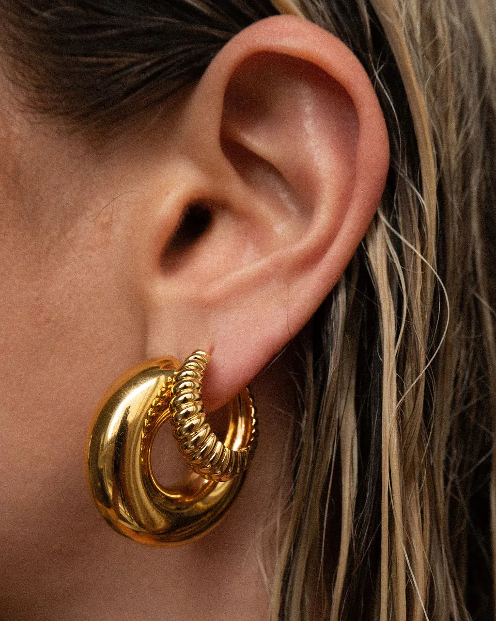 NOEMI HOOPS- GOLD