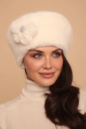 Marion Faux Fur Hat with Flower Motif in Bianco